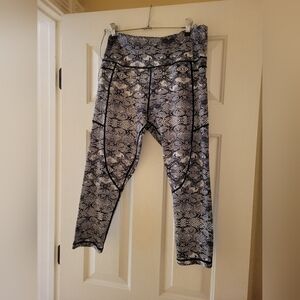 Zyia Active Black And White Snake Print Leggings Sz 12